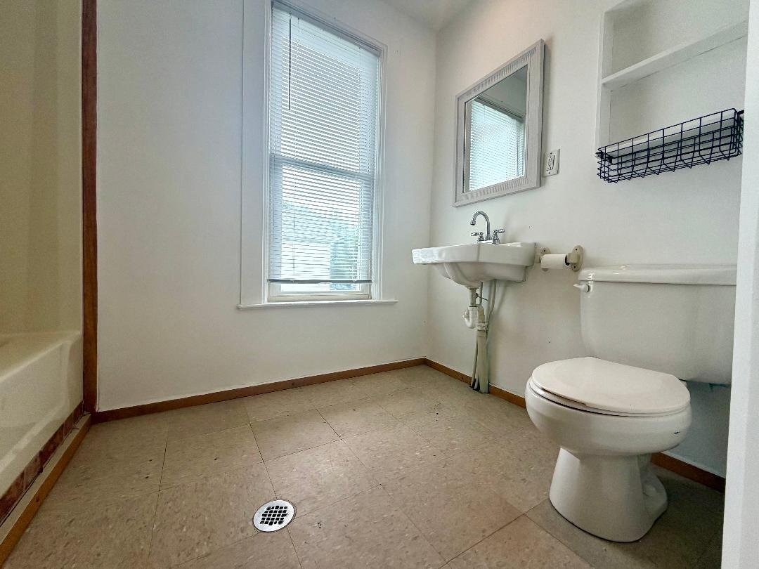 Photo - 302 W Washington Ave Unit Apt C