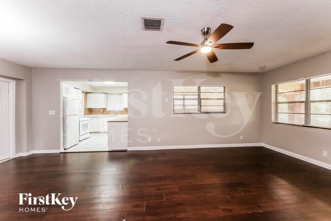 Photo - 830 E Evanston Cir