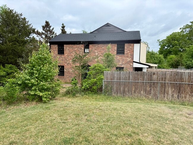 Photo - 727 Olde Greenwich Cir