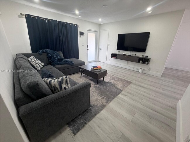 Photo - 660 SW 30th Terrace