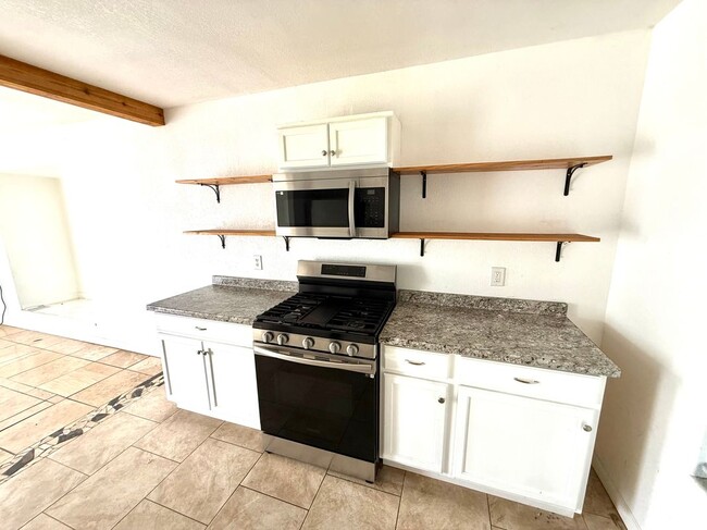 Photo - 127 W Ave H