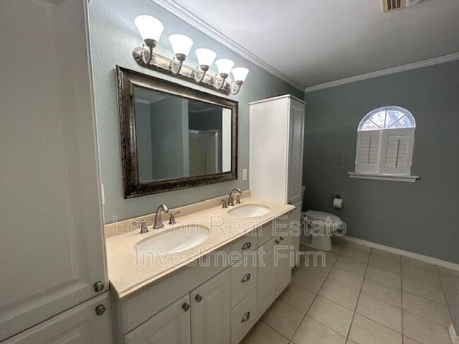 Photo - 3715 Greenway Pl