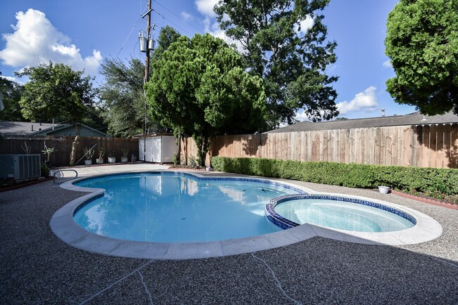 Photo - 5666 Overbrook Ln