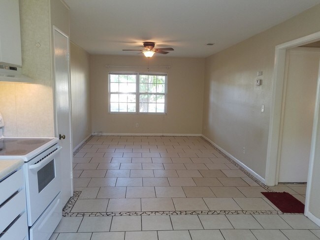 7220 Poinciana Dr