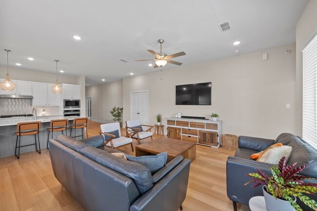 Photo - 7214 Oak Grv Trl