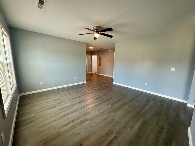 Photo - 960 Mayfield Dr