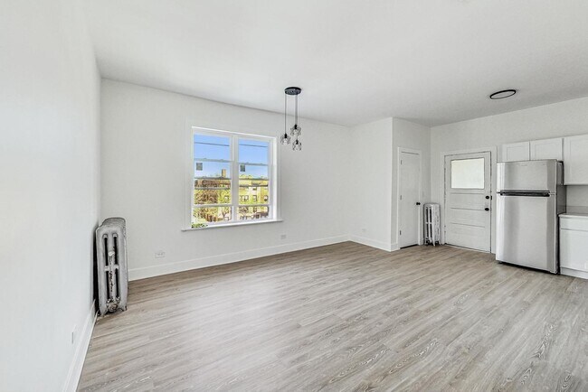 Photo - 7733 N Hermitage Ave