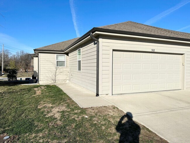 Photo - 3 Bed | 3 Bath | 2 Car Garage Attached Villa in Blue Springs