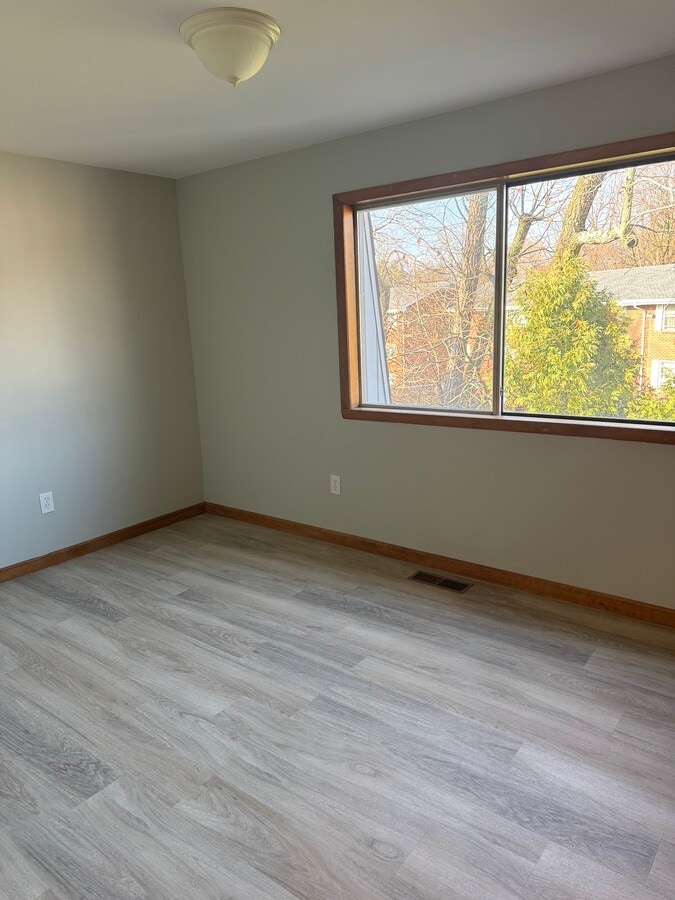 Photo - 410 Farmington Ave