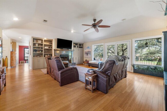 Photo - 604 Rolling Green Dr