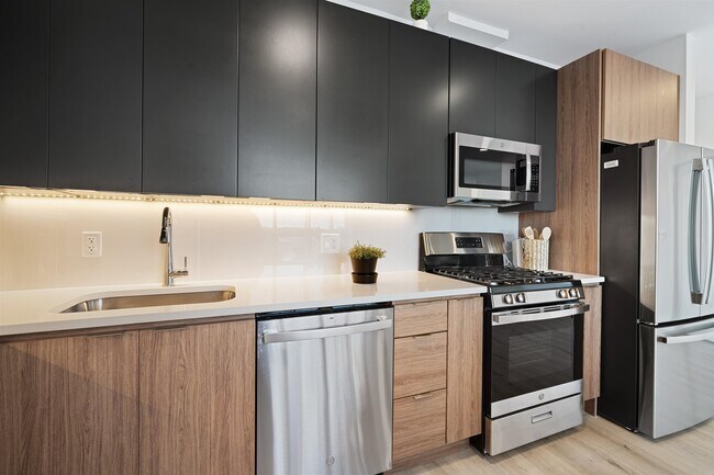 Photo - 17 Ave E Unidad 407