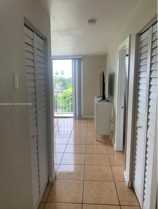 Photo - 1740 NW N River Dr Unit 623