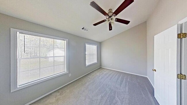 Photo - 1013 Shady Creek Dr