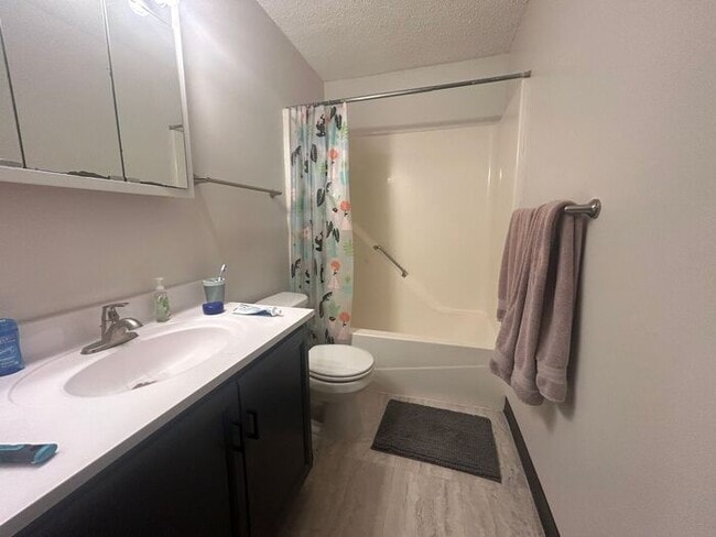 Photo - $825 | 2 Bedroom, 1 Bathroom Apartment | C...