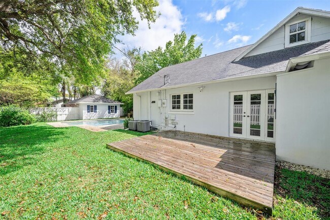 Photo - 285 NE 105th St