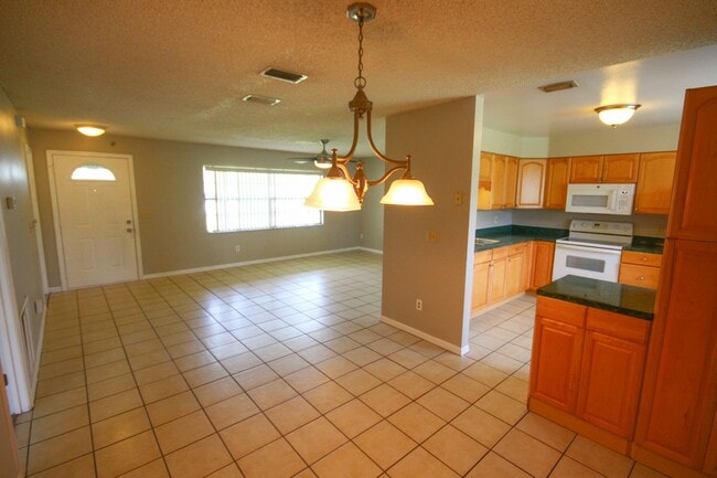 Photo - Lovely 3 Bedroom, 2 Bathroom Home in Deltona!!
