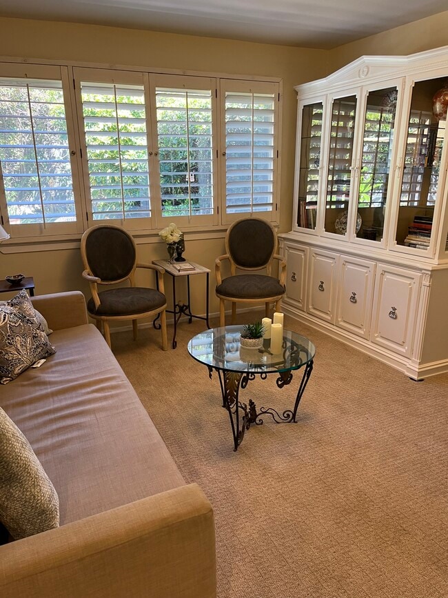 Living Room - 2879 Exeter Pl Unit Private Garden