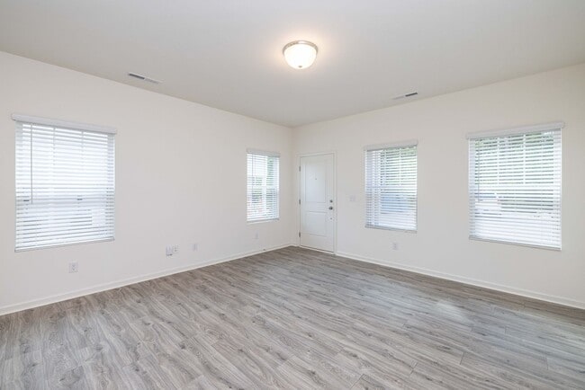 Photo - 3 Bedroom Townhome Main Street Pineville - AVAILABLE AUGUST 2026