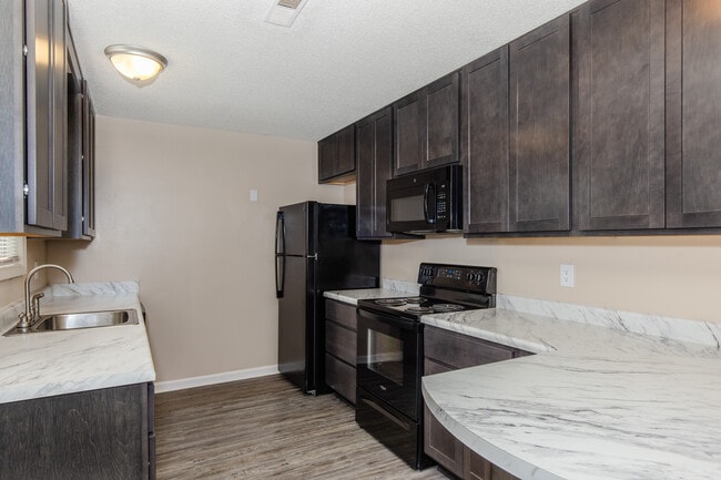 Holly Leaf Apartments