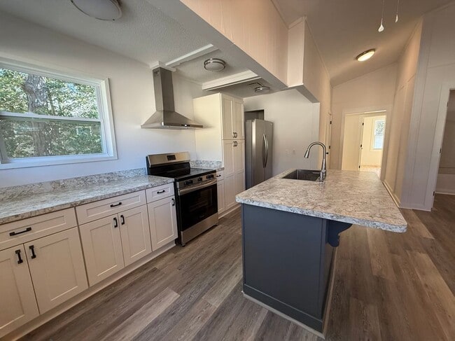 Photo - 1720 Aztec St