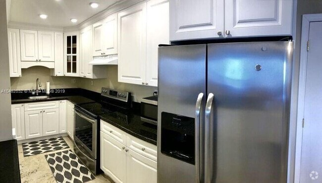 Building Photo - 200 S Birch Rd Rental