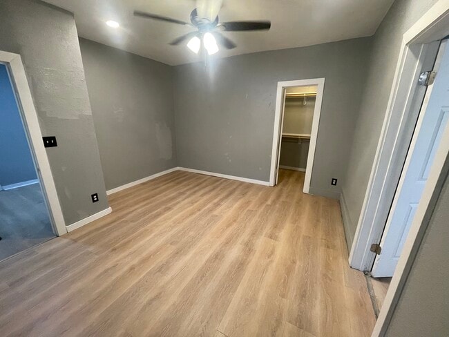 Photo - 208 N Blanton
