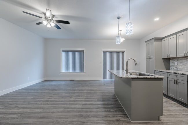 Photo - 241 N 15th St