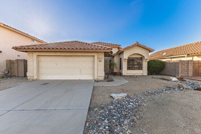 Building Photo - Spacious 3 Bed, 2 Bath Home in Peoria - Your Perfect Home Awaits!