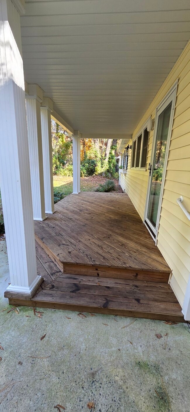 Photo - 135 Windsor Cir