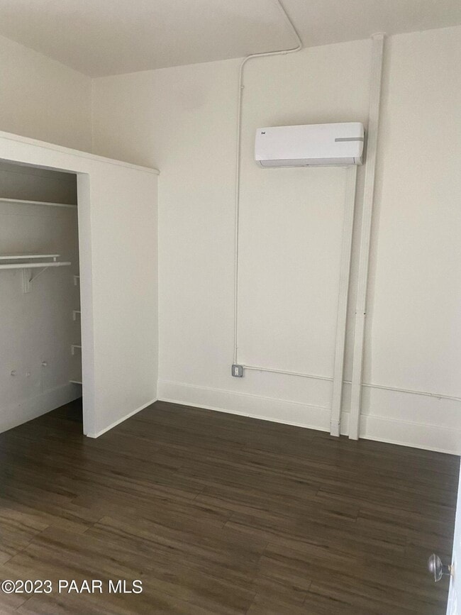 Photo - 215 E Willis St Unidad 1b