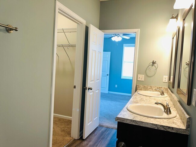 Photo - 615 Jefferson St Unit B