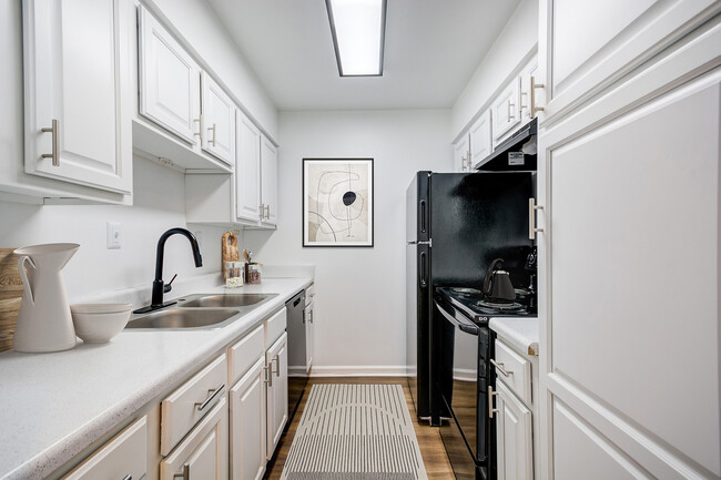 Photo - ReNew on Cantrell Apartamentos