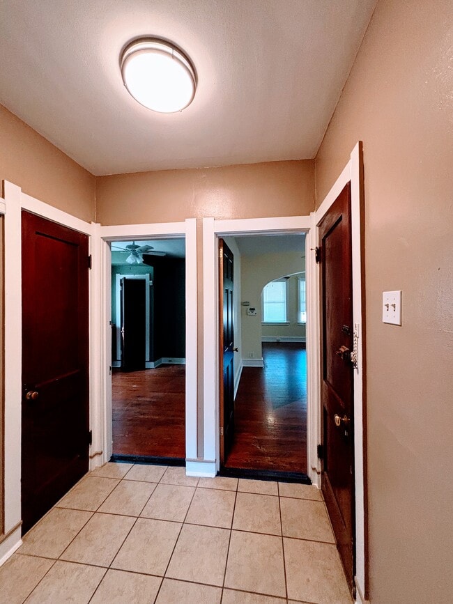 Photo - 4922 Winona Ave Unidad 1a