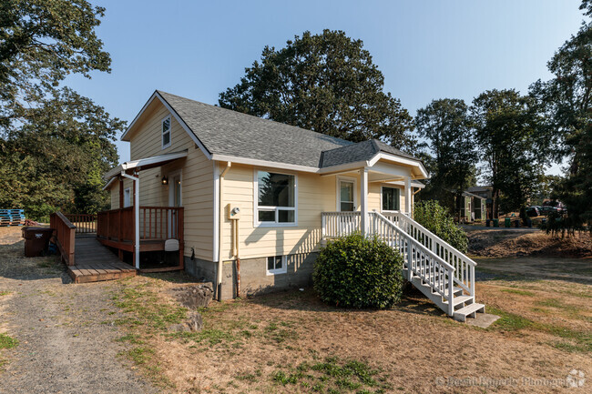 Building Photo - 820 Cowlitz St Rental