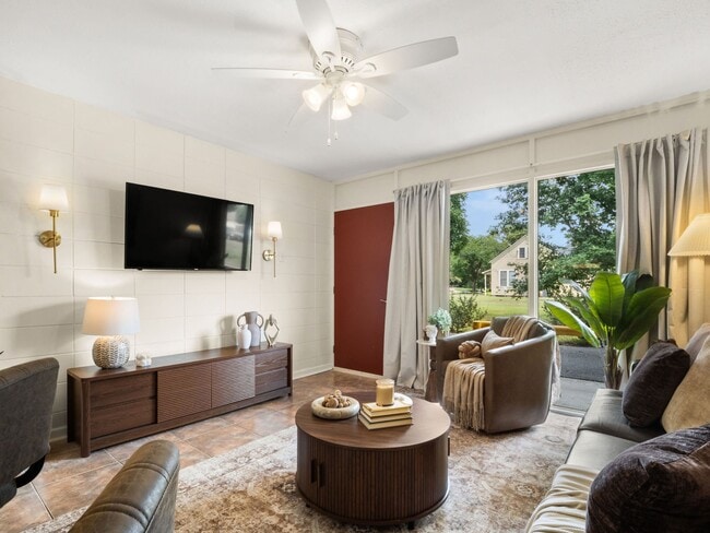 Photo - 710 Iris St Unit 103