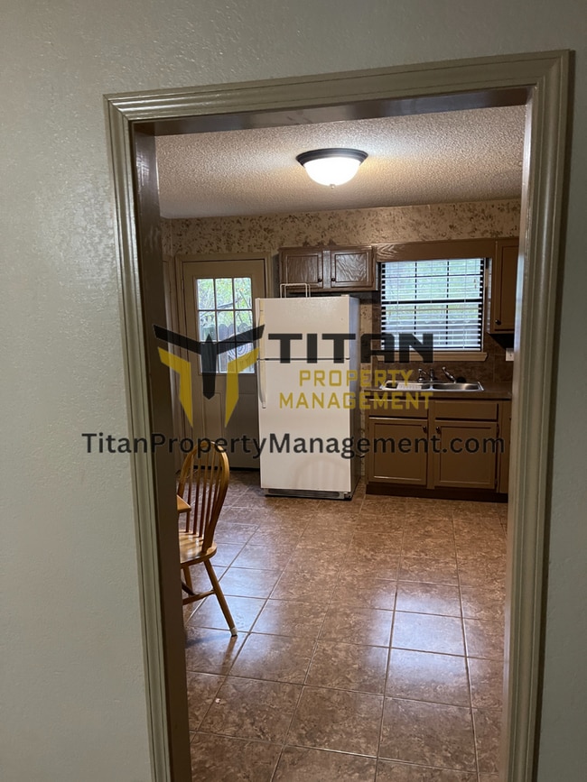 Photo - 2bed/1bath Apartment Unit 2016 Watts Rd. Apt D