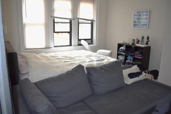 Photo - 837 W Cornelia Ave Unit 2S