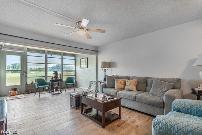 Building Photo - 1580 Pine Valley Dr Unit 103