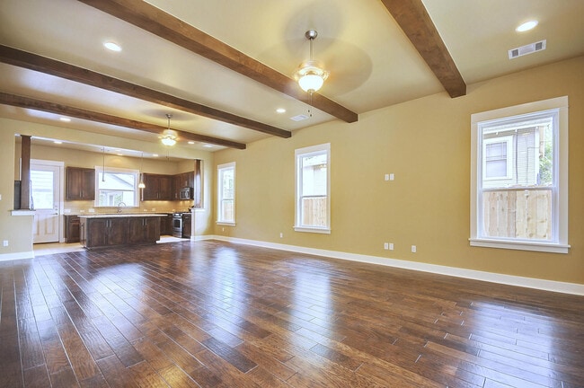 Photo - UT PRE-LEASE: 2011 Constructed Custom West...