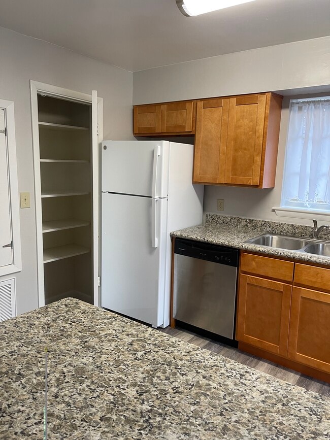 Kitchen - 2525 Annunciation St Unit Apt 5