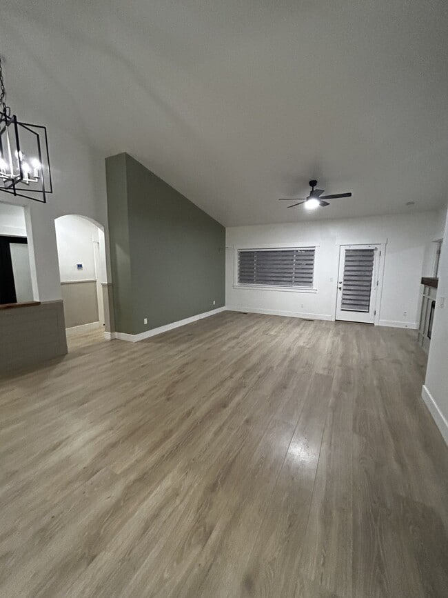 Building Photo - 6165 E Canyon Crossing Dr