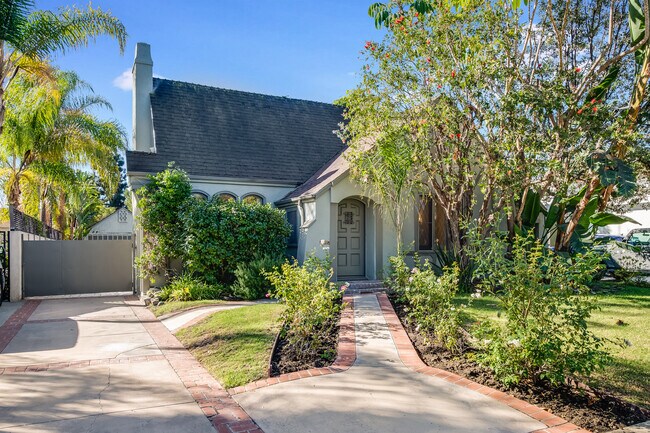 Photo - 6630 Moore Dr House