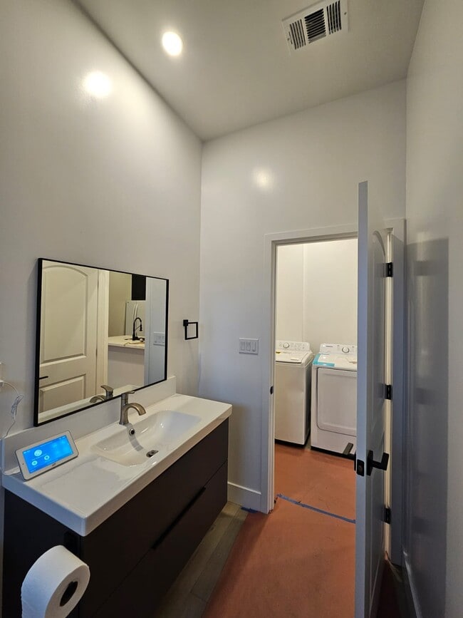 Photo - 886 Barri Dr