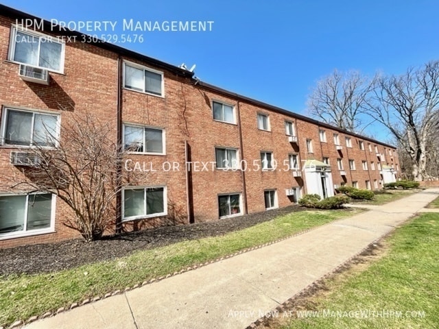 Building Photo - 20582 Lorain Rd Unit 28
