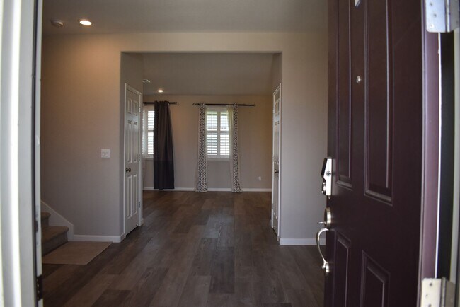 Photo - Stunning newer 5 bedroom, 3 bathroom with ...