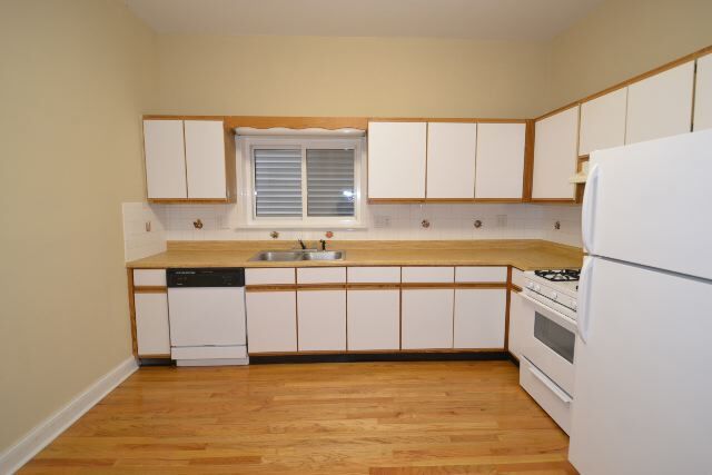 Building Photo - 1454 W School Rental