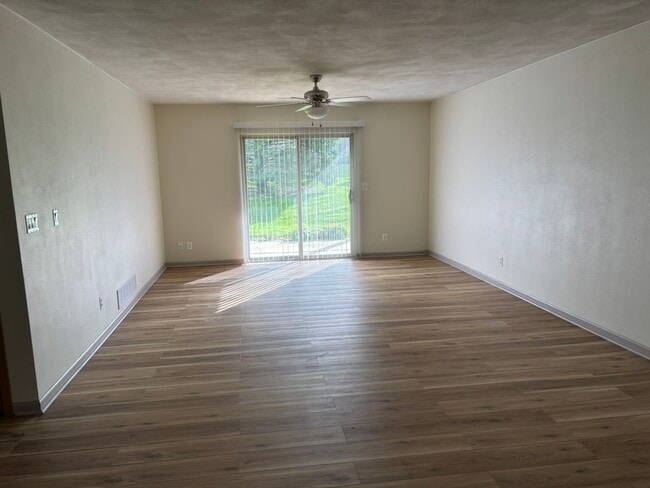 4867 Pine Meadow Pkwy Unit 1