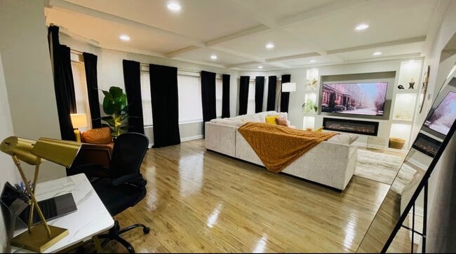 Building Photo - 1954 E 73rd Pl Unit 1