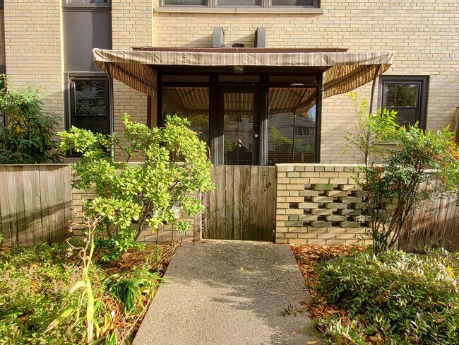 Private Entrance - 3901 Cathedral Ave NW Unit Apt. 14
