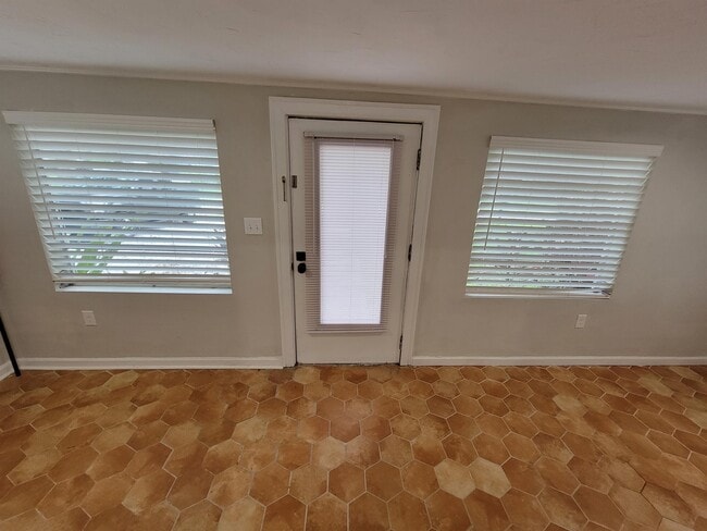 Photo - 717 Illinois Ave